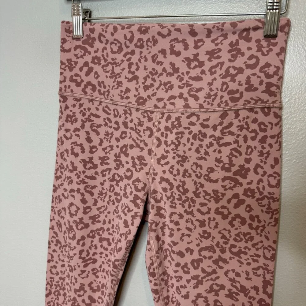 ATHLETA elation ultra high rise tight in mauve leopard size S - Picture 3 of 7